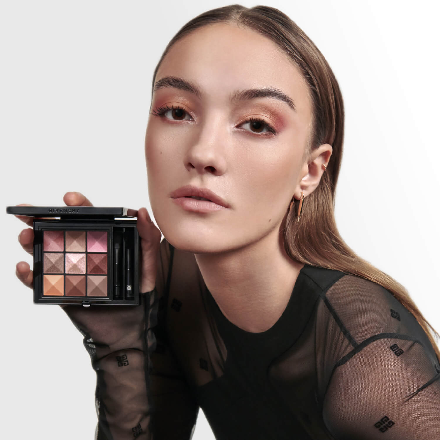 LE 9 (PALETA DE SOMBRAS PARA OJOS DE ALTA PIGMENTACIÓN Y 12 HORAS DE DURACIÓN)